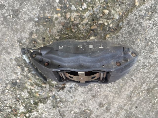 bontott TESLA MODEL S Bal első Féknyereg Munkahengerrel