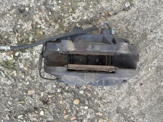 bontott TESLA MODEL S Bal első Féknyereg Munkahengerrel