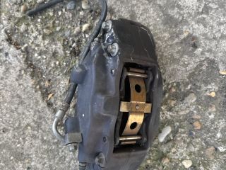 bontott TESLA MODEL S Bal első Féknyereg Munkahengerrel