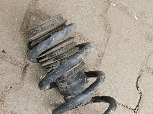 bontott TESLA MODEL S Bal első Rugó