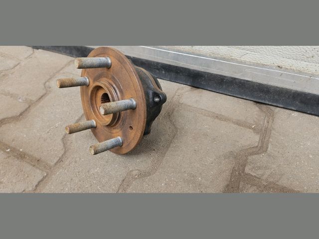 bontott TESLA MODEL S Bal hátsó Kerékagy