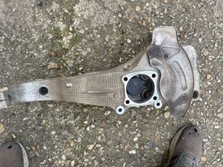 bontott TESLA MODEL S Jobb első Csonkállvány