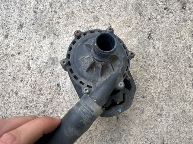 bontott TESLA MODEL S Vízpumpa