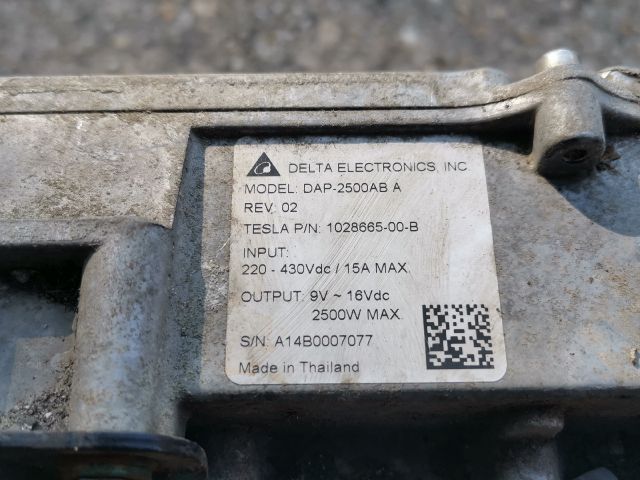 bontott TESLA MODEL S AC/DC Inverter 230V