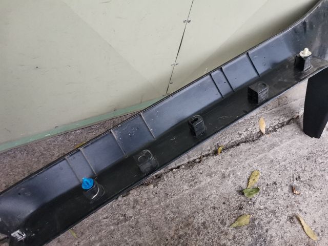 bontott TESLA MODEL S Bal első Belső Küszöb Burkolat