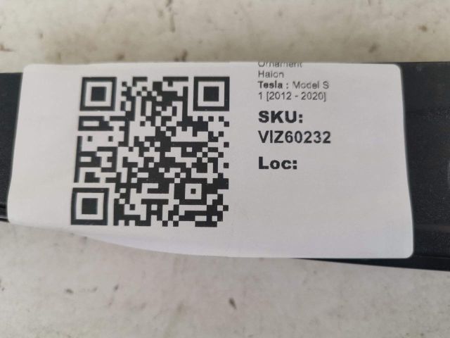 bontott TESLA MODEL S Csomagtérajtó Díszléc