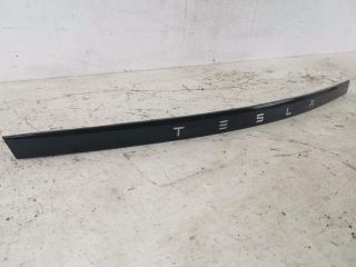 bontott TESLA MODEL S Csomagtérajtó Díszléc