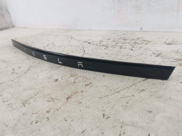 bontott TESLA MODEL S Csomagtérajtó Díszléc