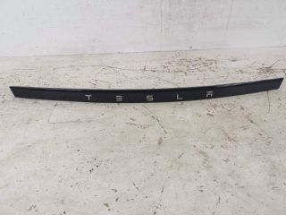 bontott TESLA MODEL S Csomagtérajtó Díszléc