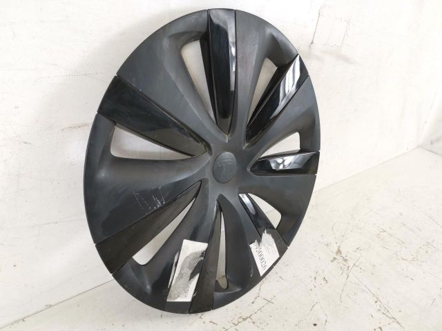 bontott TESLA MODEL S Dísztárcsa (1 db)