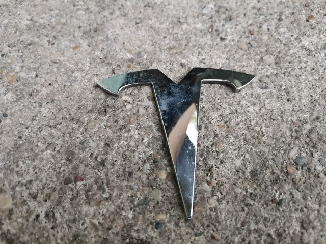 bontott TESLA MODEL S Első Embléma