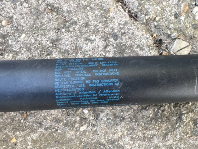 bontott TESLA MODEL S Gázrugós Kitámasztó Teleszkóp Csomagtérajtó Jobb