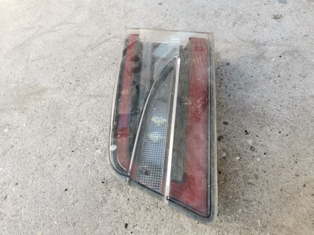 bontott TESLA MODEL S Jobb Belső Hátsó Lámpa