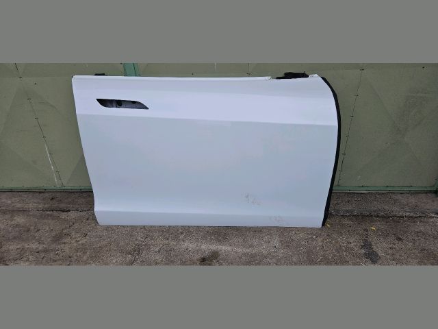 bontott TESLA MODEL S Jobb első Ajtó (Üres lemez)