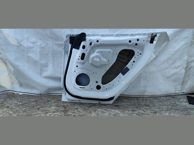 bontott TESLA MODEL S Jobb hátsó Ajtó (Üres lemez)