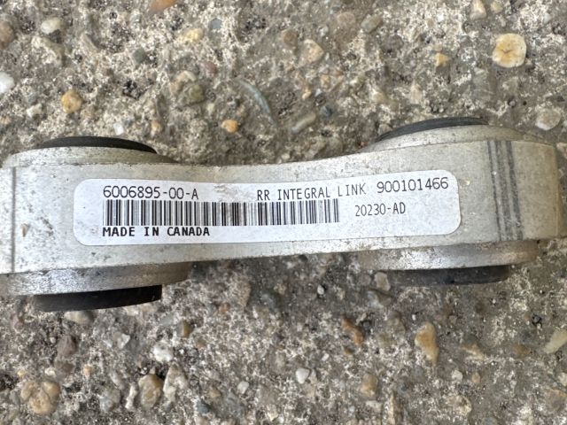 bontott TESLA MODEL S Jobb hátsó Felső Hátsó Lengőkar