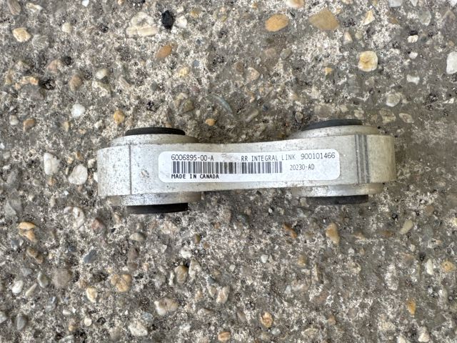 bontott TESLA MODEL S Jobb hátsó Felső Hátsó Lengőkar