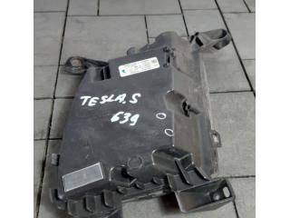 bontott TESLA MODEL S Jobb Ködfényszóró