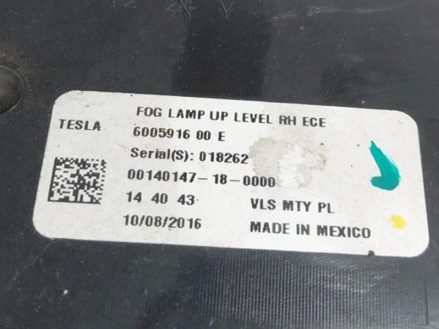 bontott TESLA MODEL S Jobb Ködfényszóró