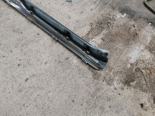 bontott TESLA MODEL S Jobb Küszöb