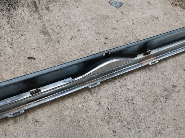 bontott TESLA MODEL S Jobb Küszöb