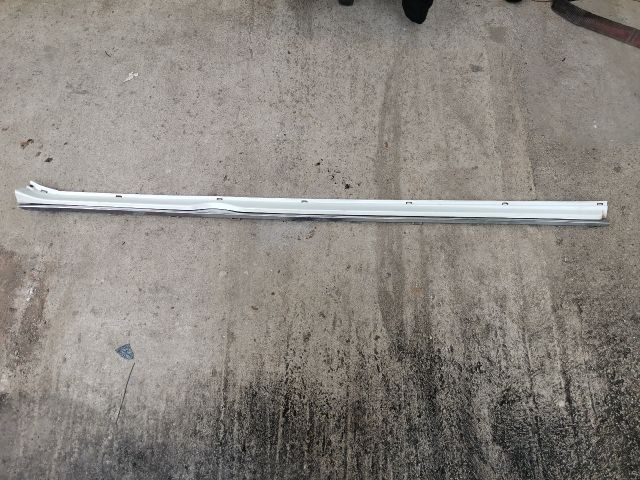 bontott TESLA MODEL S Jobb Küszöb