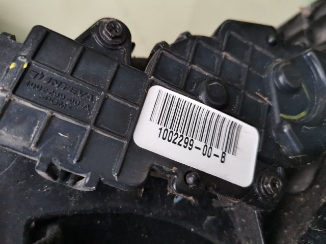 bontott TESLA MODEL S Kesztyűtartó