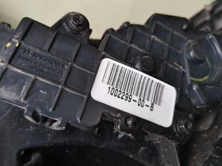 bontott TESLA MODEL S Kesztyűtartó