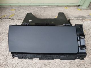 bontott TESLA MODEL S Kesztyűtartó