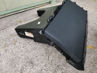 bontott TESLA MODEL S Kesztyűtartó