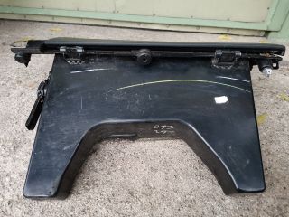 bontott TESLA MODEL S Kesztyűtartó