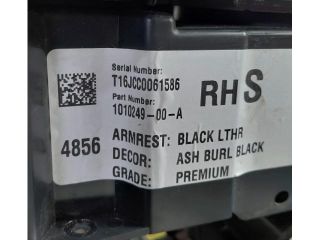 bontott TESLA MODEL S Könyöklő