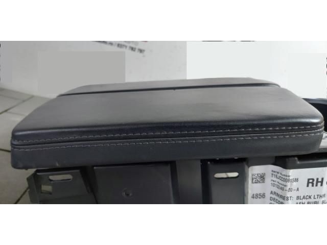 bontott TESLA MODEL S Könyöklő