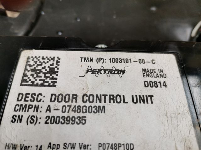 bontott TESLA MODEL S Központizár Elektronika