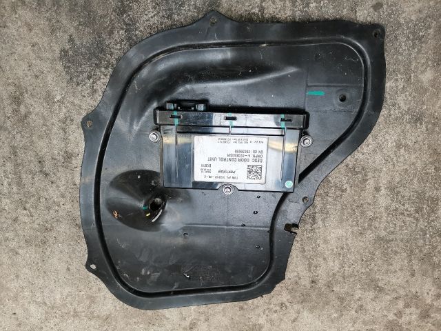 bontott TESLA MODEL S Központizár Elektronika