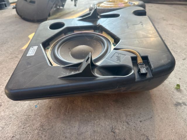 bontott TESLA MODEL S Mélynyomó Hangszóró