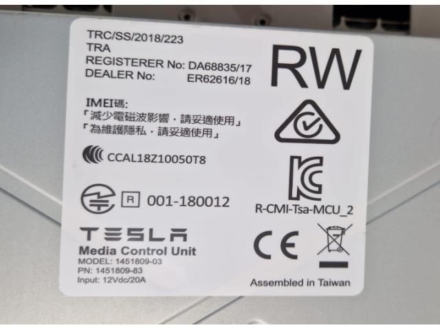 bontott TESLA MODEL S Navigációs Fejegység