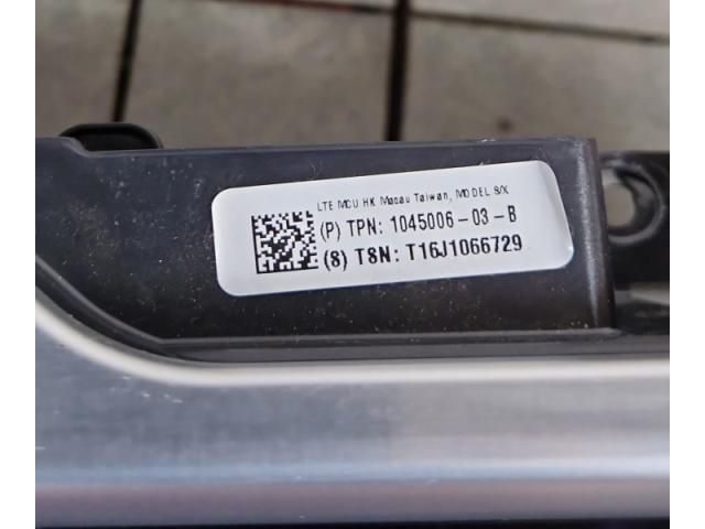 bontott TESLA MODEL S Navigációs Fejegység