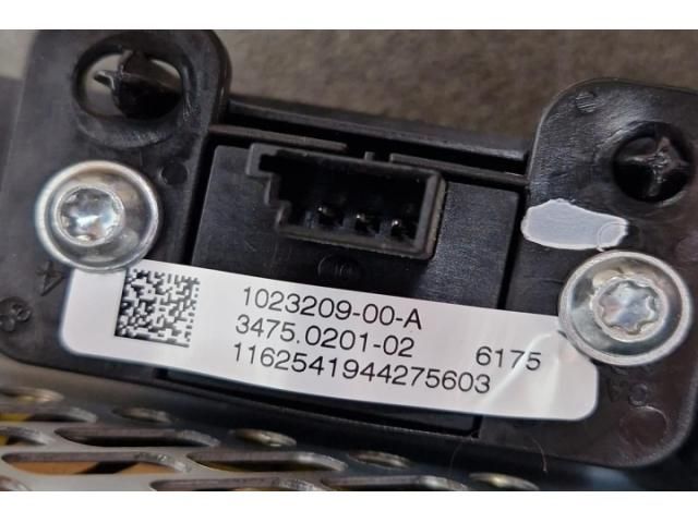 bontott TESLA MODEL S Navigációs Fejegység