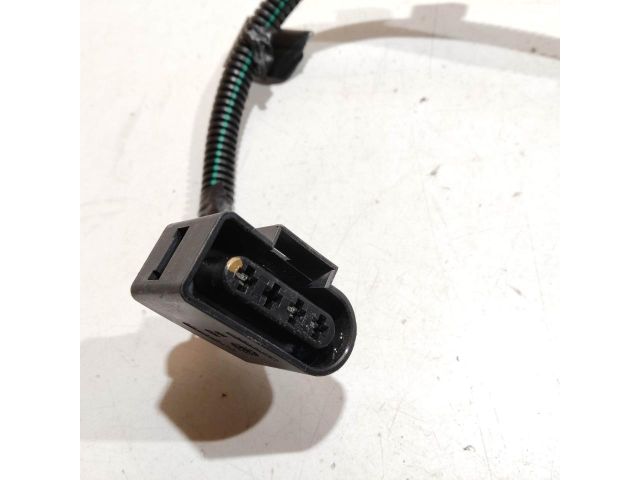 bontott TESLA Model Y Csatlakozó