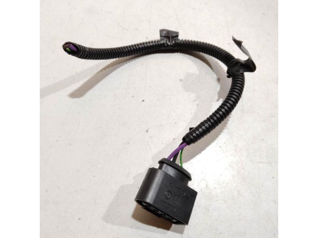 bontott TESLA Model Y Csatlakozó