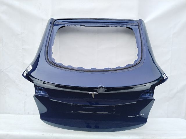 bontott TESLA Model Y Csomagtérajtó (Üres lemez)