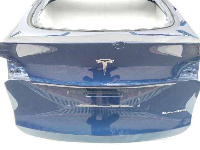 bontott TESLA Model Y Csomagtérajtó (Üres lemez)