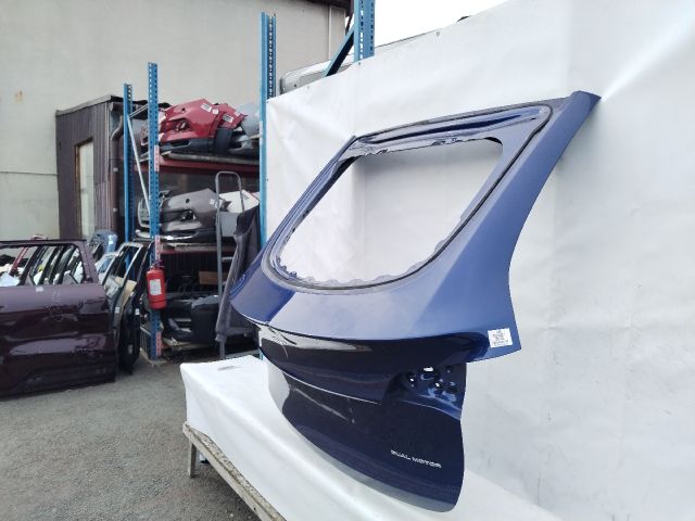 bontott TESLA Model Y Csomagtérajtó (Üres lemez)