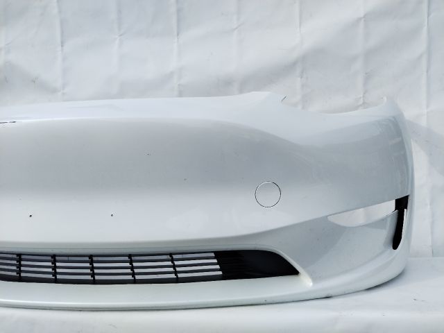 bontott TESLA Model Y Első Lökhárító (Üresen)