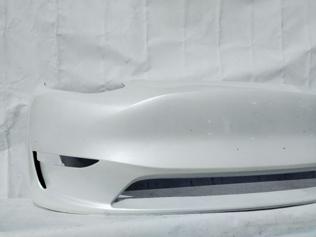 bontott TESLA Model Y Első Lökhárító (Üresen)