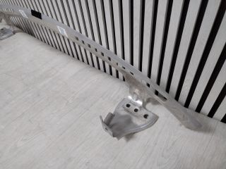 bontott TESLA Model Y Alsó Összekötő