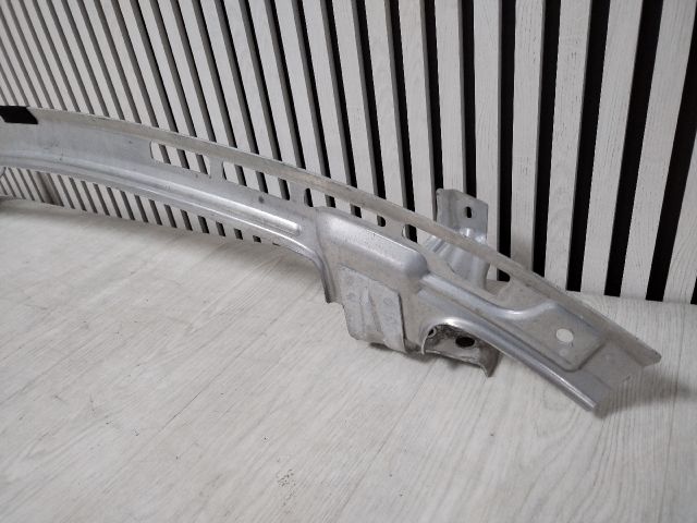 bontott TESLA Model Y Alsó Összekötő