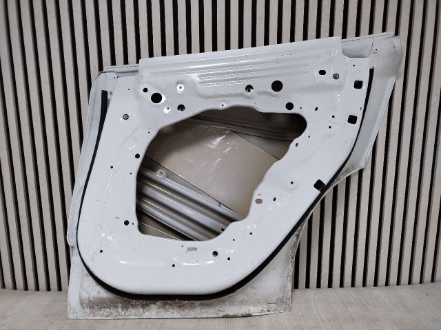 bontott TESLA Model Y Jobb hátsó Ajtó (Üres lemez)