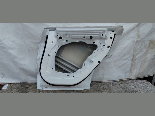 bontott TESLA Model Y Jobb hátsó Ajtó (Üres lemez)